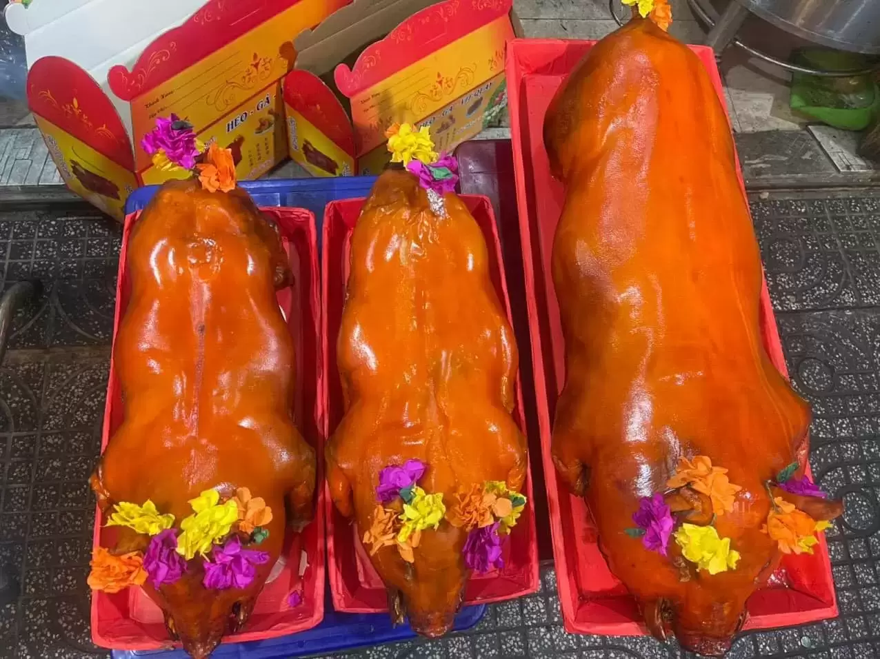 Lò Heo Quay VIFOOD Tại Quận 10 – Giao Nhanh Trong Ngày, Mâm Cúng Chuẩn Lễ, Heo Quay Da Giòn Ngon Miệng