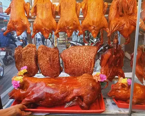 Lò Heo Quay VIFOOD Tại Quận 2 – Giao Tận Nơi, Da Giòn, Thịt Ngon, Trang Trí Chuẩn Lễ